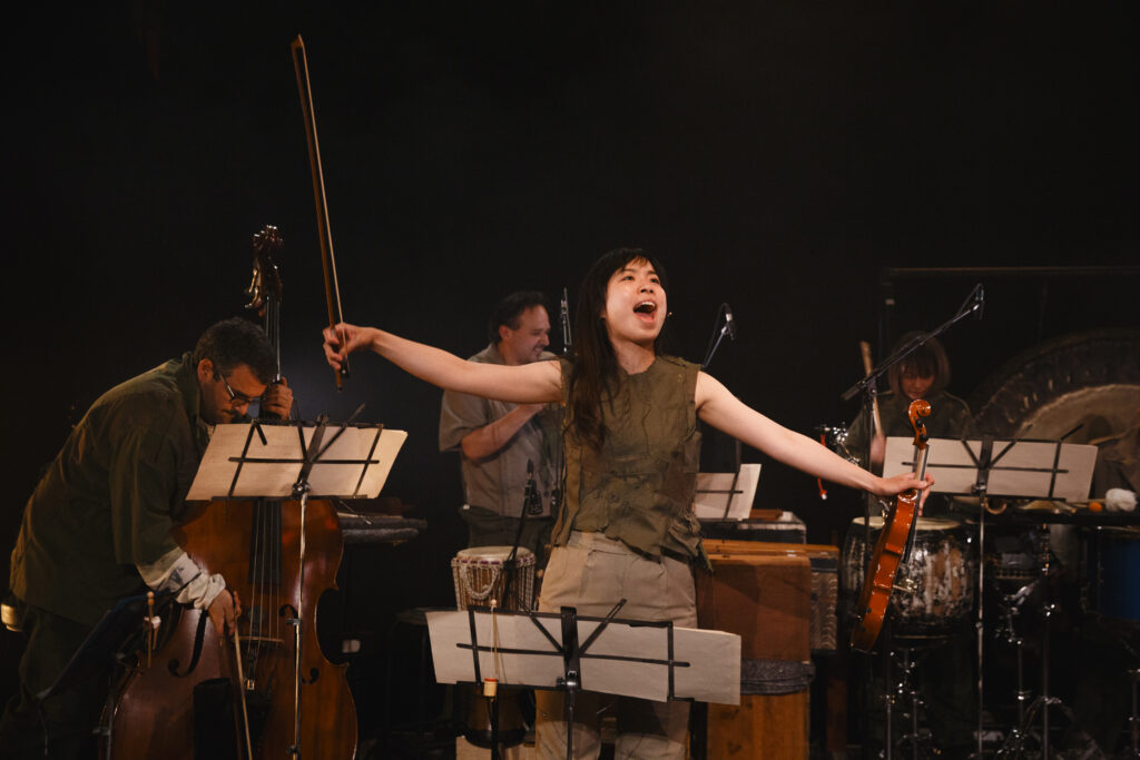 scene photo by Bowie Verschuuren